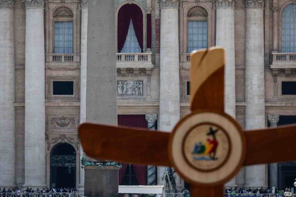 vaticano y cruz