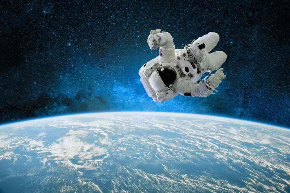 astronauta en el espacio