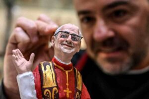 estatua papa leon genny