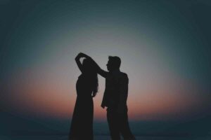 pareja por mano